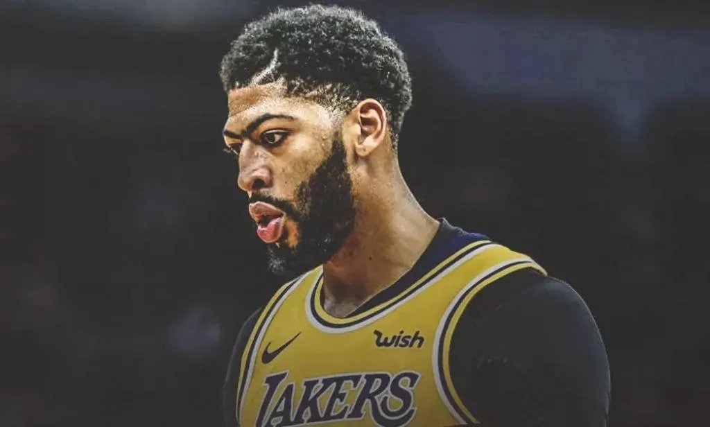 湖人总冠军戒指致敬科比，这枚戒指是怎么致敬的？