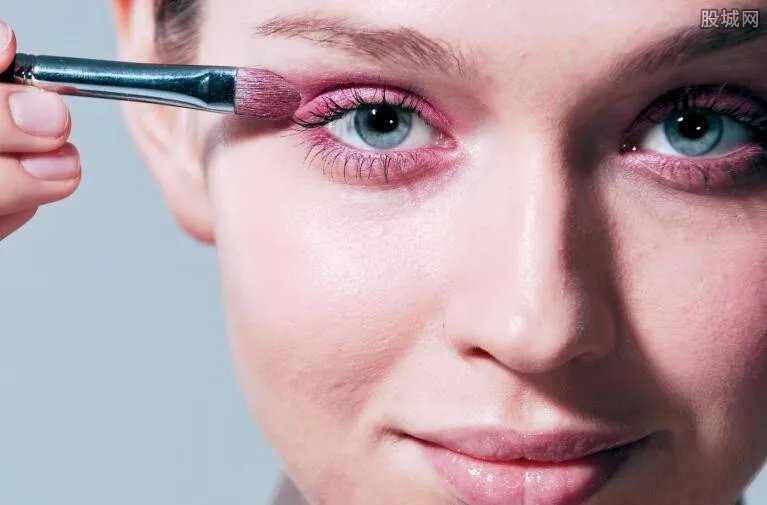 美宝莲眼线膏多少钱 美宝莲眼线膏好用吗