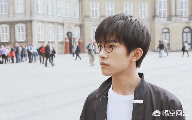 易烊千玺参加格莱美颁奖盛典，作为队长的王俊凯和主唱之一的王源为什么不参加？