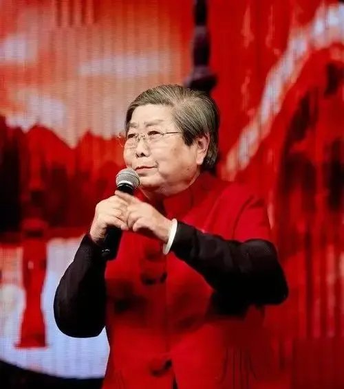 著名老旦表演艺术家李鸣岩去世，她生前在表演界有多大造诣？