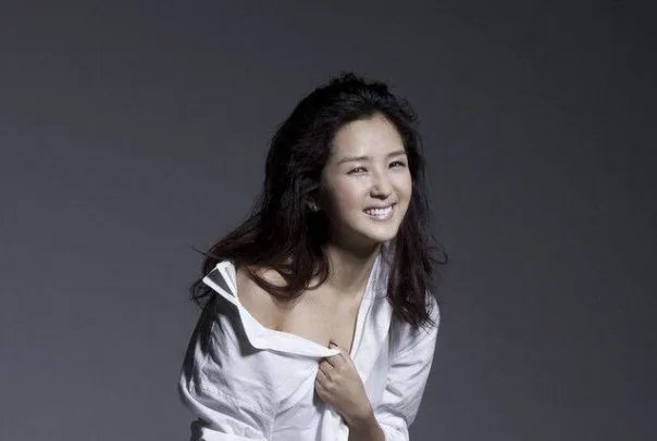 何洁十大热门歌曲排行榜：《小永远》上榜，第三催人泪下