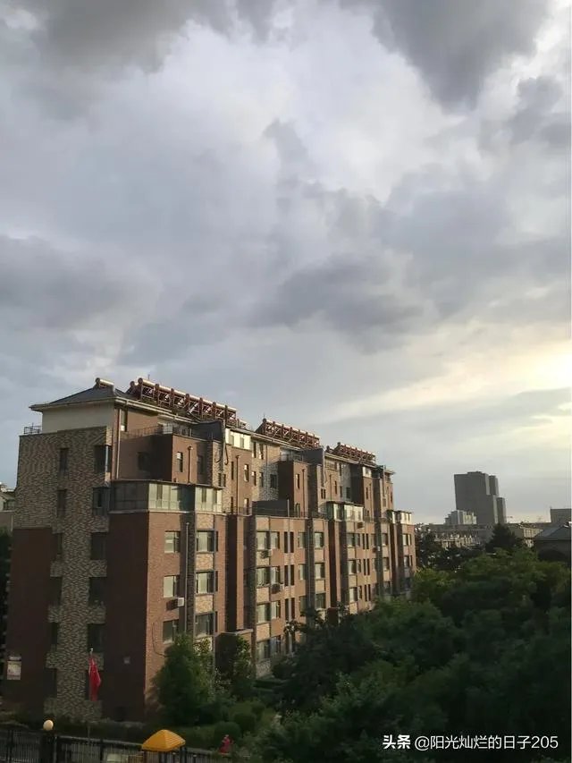 如何看待27岁男子去鹤岗花3万元买房，几个月后2.2万元卖掉？