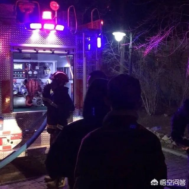 如何评价郑爽爸爸见义勇为火场救人的行为?