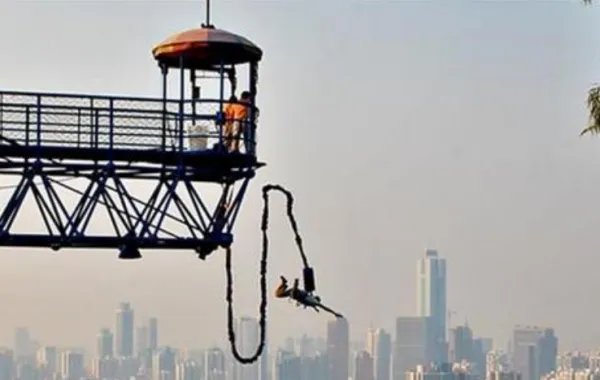 蹦极鳄鱼咬掉头真的吗