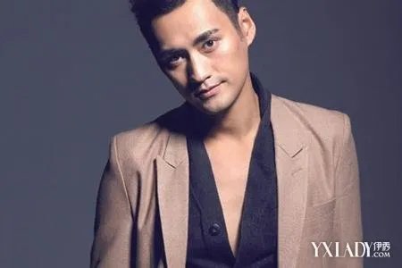 袁弘晒与张歆艺牵手照网曝两人已同居