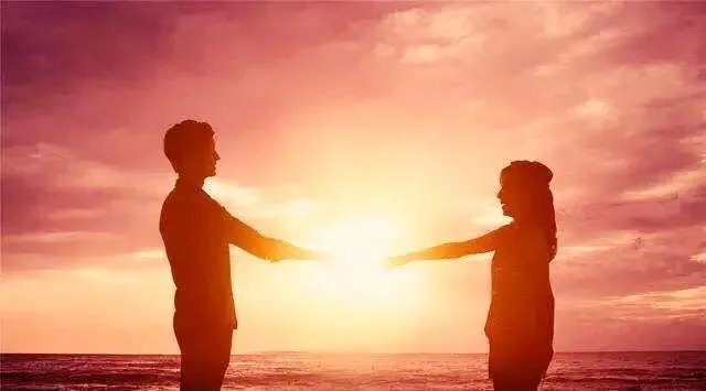 “女人要懂：爱一个人别急着付出，先看看那个人值不值得”怎么看？