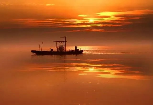 湖南大学标志性塑像被涂成大花脸，你怎么看？