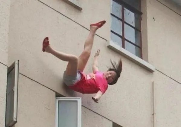 四川广元一学校女生为何坠亡？