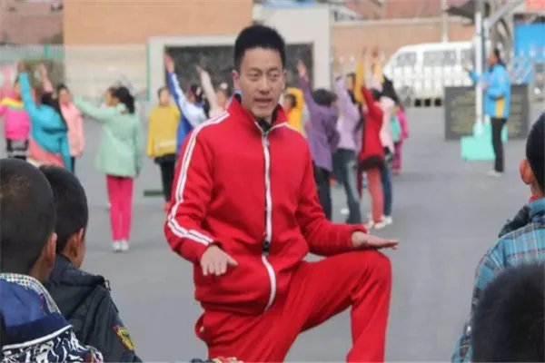 关于体育老师当班主任遭投诉一事,教育部是怎么回应的?