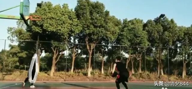 大家觉得怎样才能提高玩投篮机的分数？