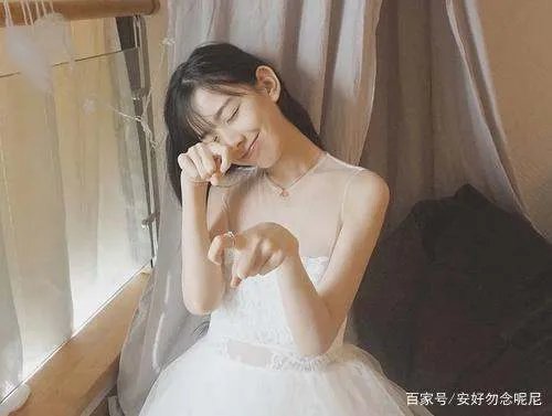 王思聪卑微求爱被拒，颜面扫地成笑话，回应承认恼羞成怒才爆料，你怎么看？