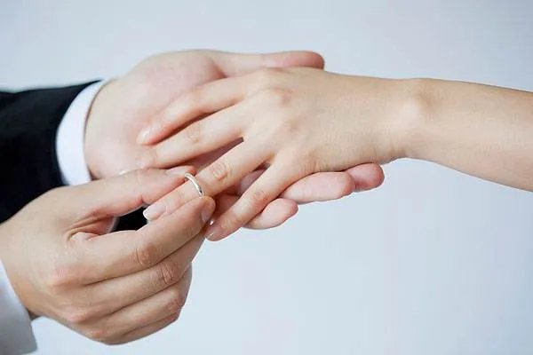 结婚为啥不拜堂 怀孕新娘办婚礼有什么注意事项