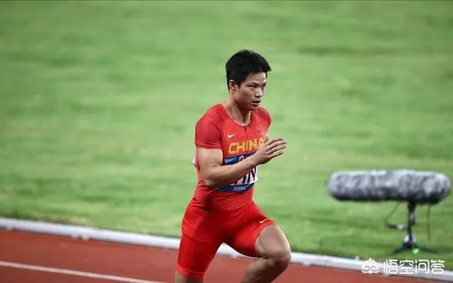 2018田径洲际杯百米大战,苏炳添一直领先,但怎样在最后一瞬被反超0.02秒?