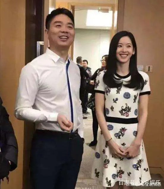 章泽天豪宅新女主晒性感写真博眼球，脸太奇怪被调侃女版刘梓晨，为什么？