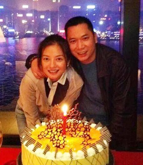 赵薇露面略显憔悴，网传她离婚是真的吗？