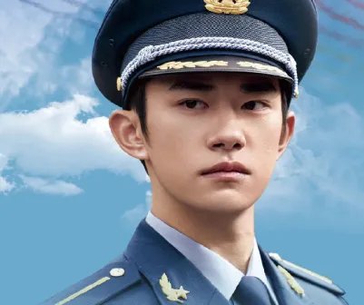 易烊千玺照片登初选合格证，眼神坚定，这是千纸鹤的骄傲吗？