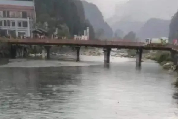 武汉女副区长倪红发生事故身亡，造成事故的原因是什么？