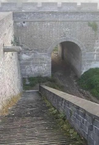 紫荆关处于保定的哪个位置?