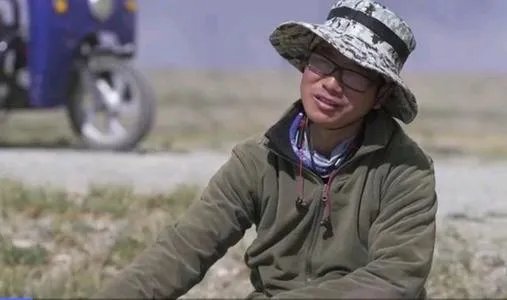 小伙是怎么想到网贷去可可西里捡垃圾的?是什么影响了他?