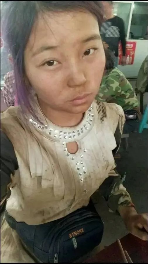 这位20岁工地女孩自拍，震惊了所有男人！！