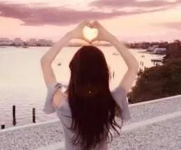 “女人要懂：爱一个人别急着付出，先看看那个人值不值得”怎么看？