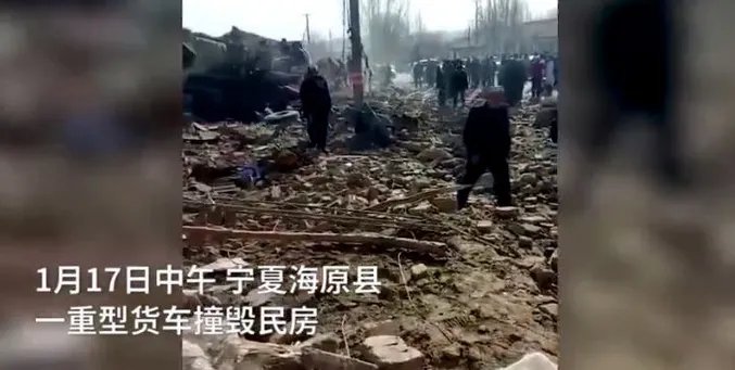 货车撞毁多间民房是怎么了?