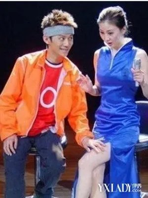 何炅摸赵丽颖大腿调情盘点被何老师摸大腿的女星