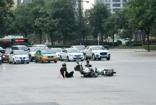 西安雁翔路突发塌陷,这是因为什么原因而导致的?