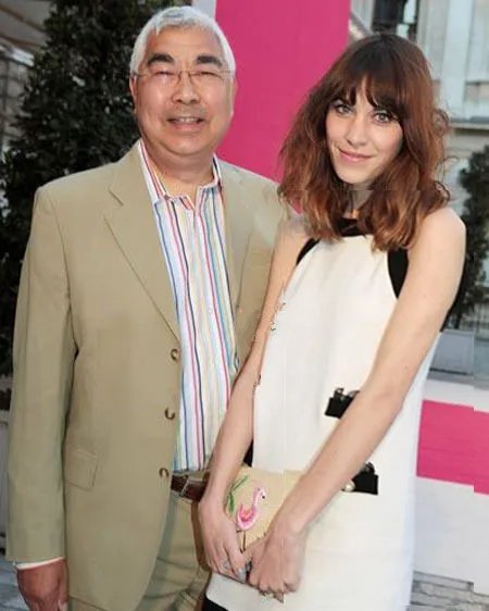 艾里珊钟的父亲照片公开 华人血统却调侃中国落后