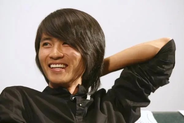 韩寒的文章真的跟方舟子说的一样找人代笔的吗?