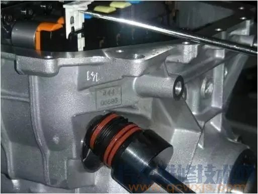 自动变速箱阀体总成拆卸与安装（教程图解）