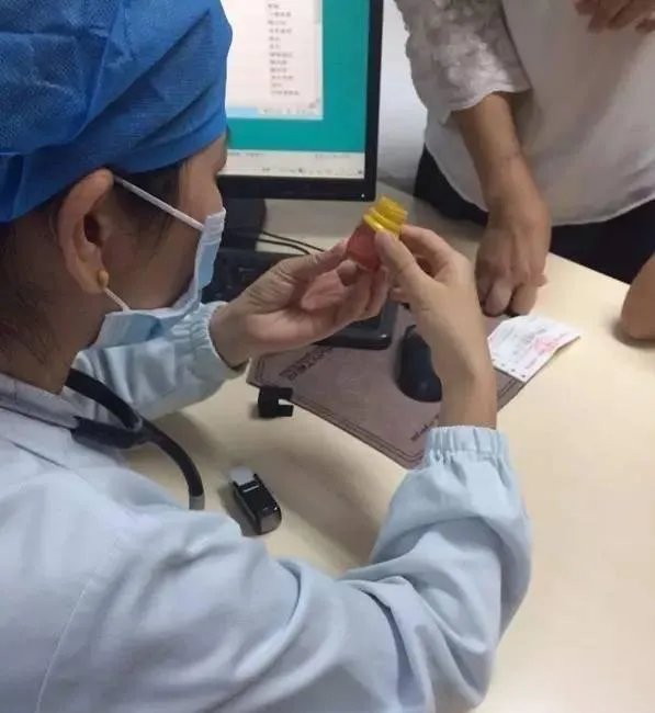 将鼠药当糖分同学是怎么回事？