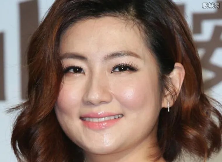 selina展露疤痕 selina烧伤前后对比吓人