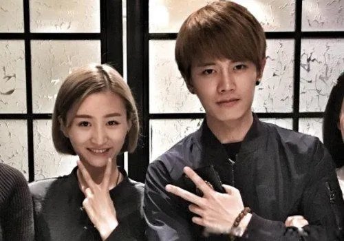 任嘉伦老婆和宝宝的照片 妻子聂欢一家三口全家福