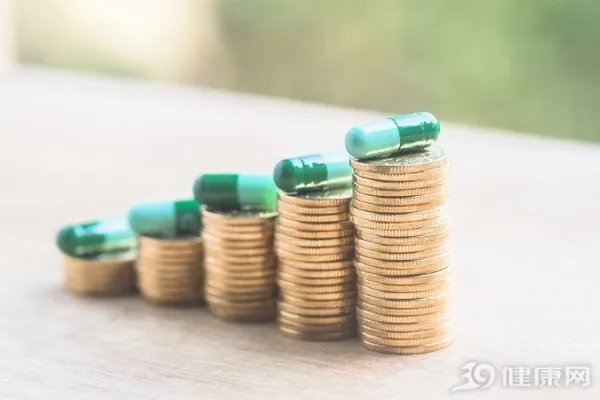 靶向药太贵，男子无奈自制抗癌药救母：多留母亲一秒也好！