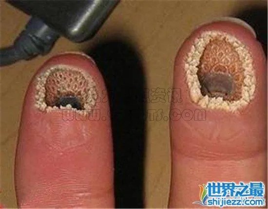 恶心的蓬蓬乳和空空指竟然都是假的，人为ps出来的 