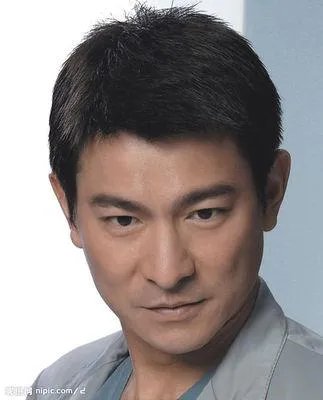 有哪些明星接地气不修边幅吃路边摊被抓包?