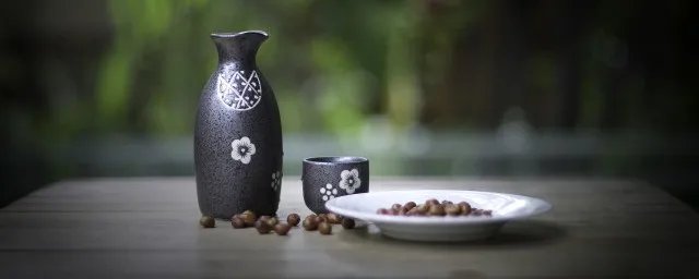 古诗中屠苏指的是什么 古诗中屠苏的意思