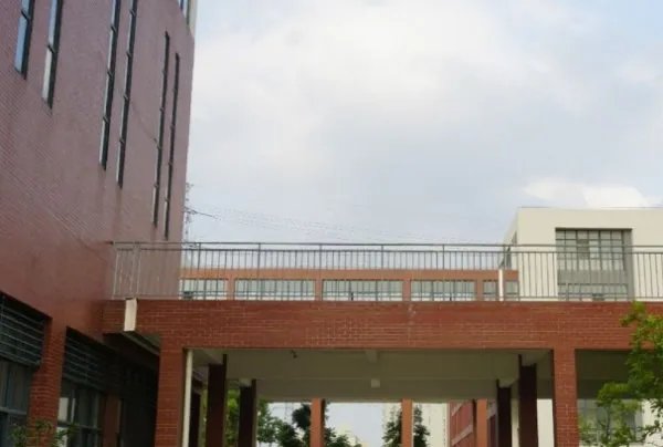 上南中学东校地址