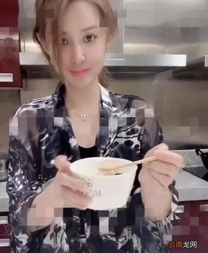 汪峰40岁前妻近照 汪峰前妻康作如