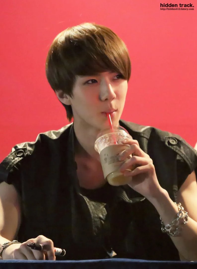 球吴世勋快本可爱颂的动图、还有他其他的动图+图片都可以 要萌啊