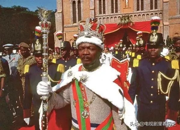 为什么阿富汗总统这么有钱,他的人民却饭都吃不起?