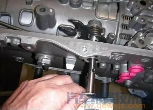 自动变速箱阀体总成拆卸与安装（教程图解）