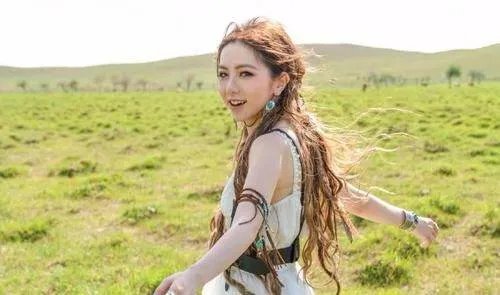 邓紫棋为什么金鱼嘴