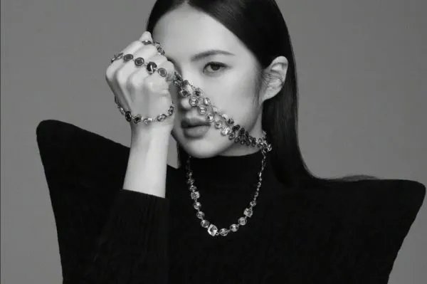 华为二公主姚安娜竟然改过名字，她的原名是什么？