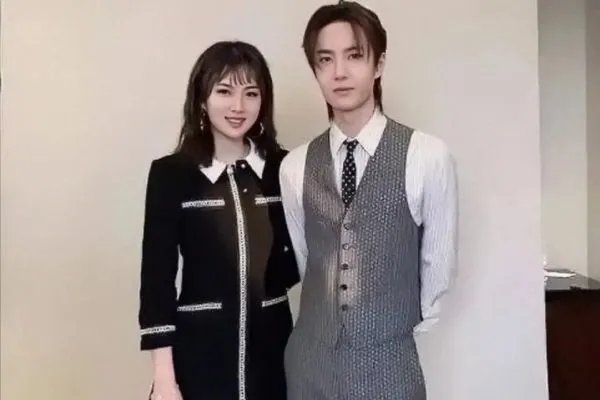 华为二公主姚安娜竟然改过名字，她的原名是什么？