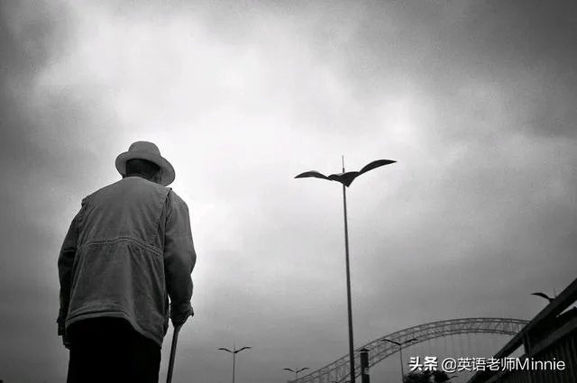 大连失火的地标留下黑色伤疤1800多人有家难归