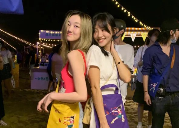 李嫣摆摊义卖是什么情况？