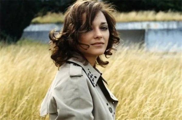 法国马克龙妻子年轻时照片