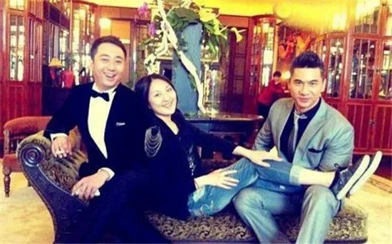 王自健为什么离婚是因为家暴吗 揭王自健和黄雅静离婚原因天涯